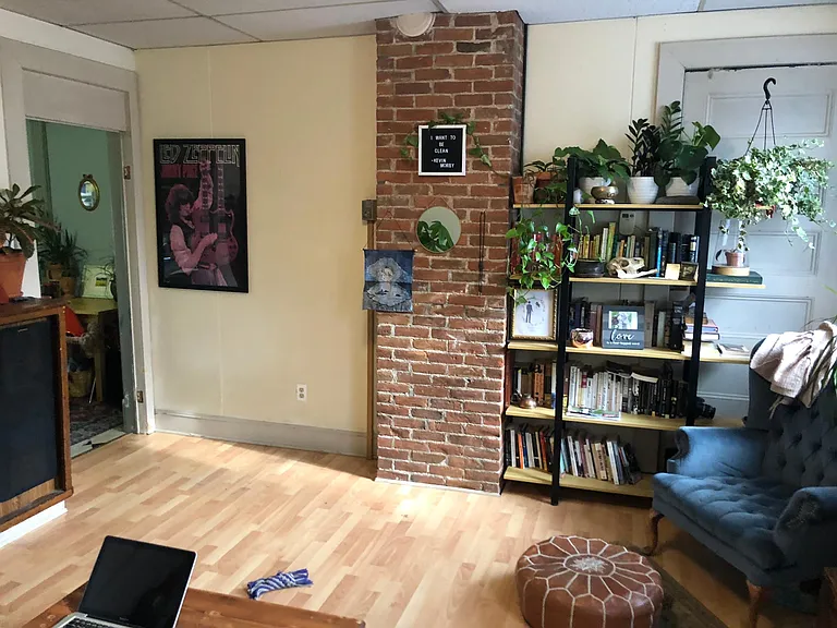 389 College St #10 — Photo 6