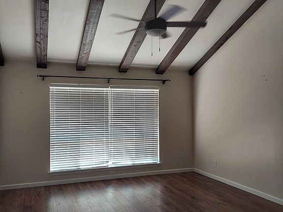3rd image of 502 Oakwood Blvd