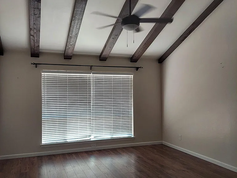 502 Oakwood Blvd — Photo 3