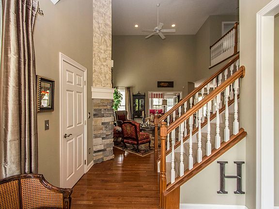 3rd image of 4941 Scenic Creek Dr