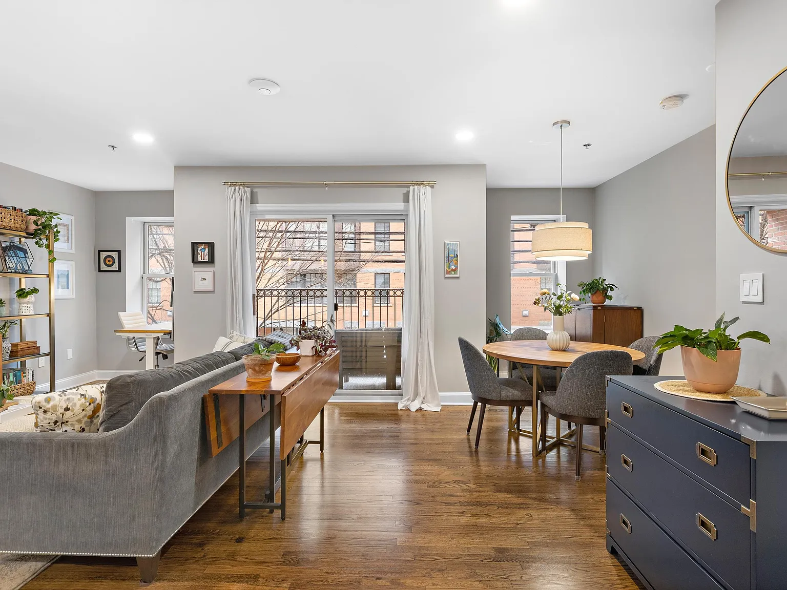 2 bed, 2.0 bath, 1310 sqft, $5,195 — Photo 2