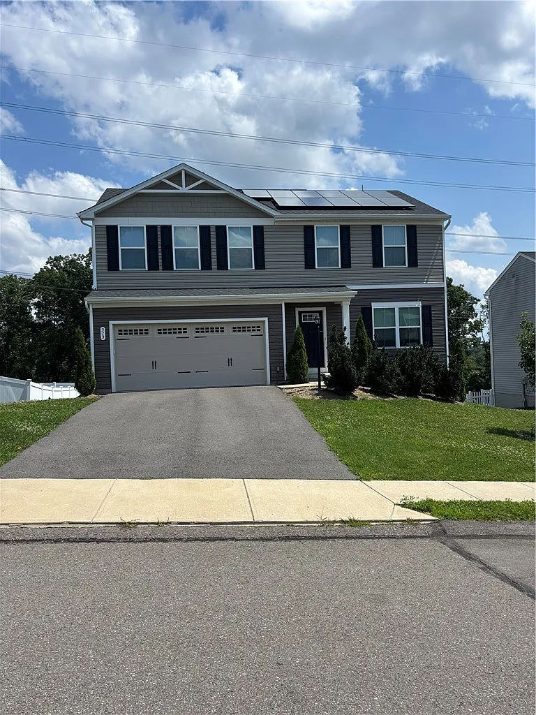 4 bed, 2.5 bath, 1900 sqft, $2,695 — Photo 1