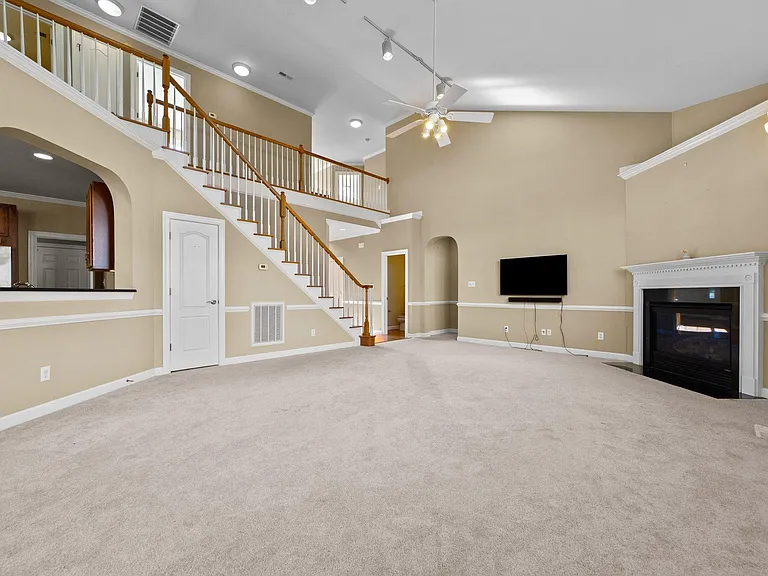 414 Rensford Pl — Photo 9