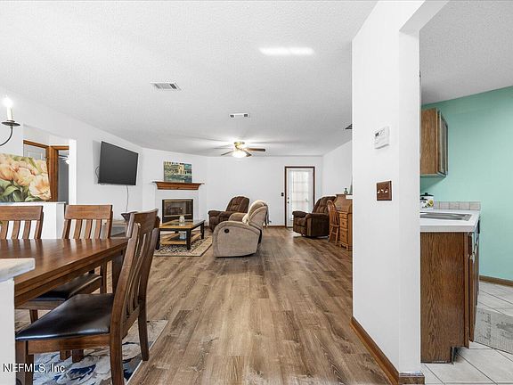 3rd image of 3327 GUERNSEY Court
