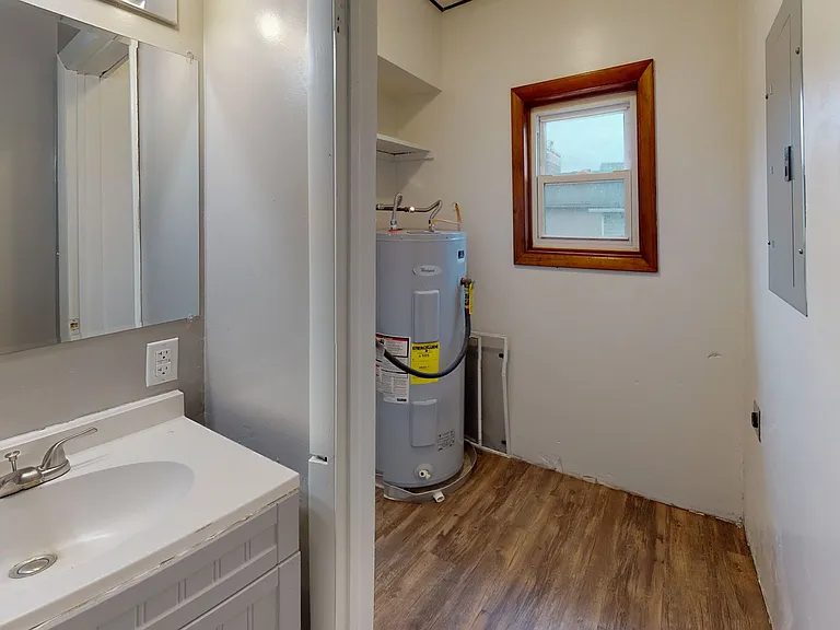 33 Westminster Avenue — Photo 19