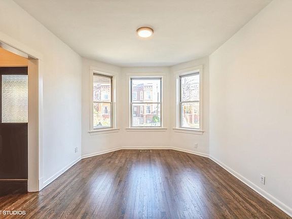 3rd image of 4019 W Cornelia Ave
