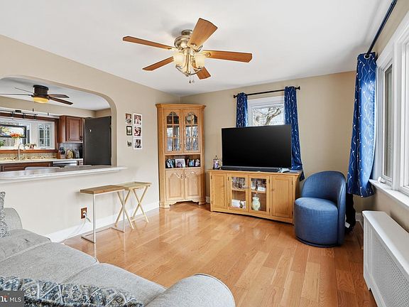 4th image of 100 Hillcrest Ave