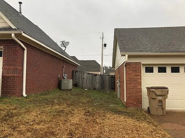 3 bed, 2.0 bath, 1636 sqft, $1,995 — Photo 3