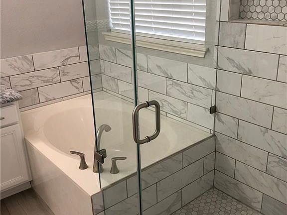 3rd image of 2209 Sharon Dr
