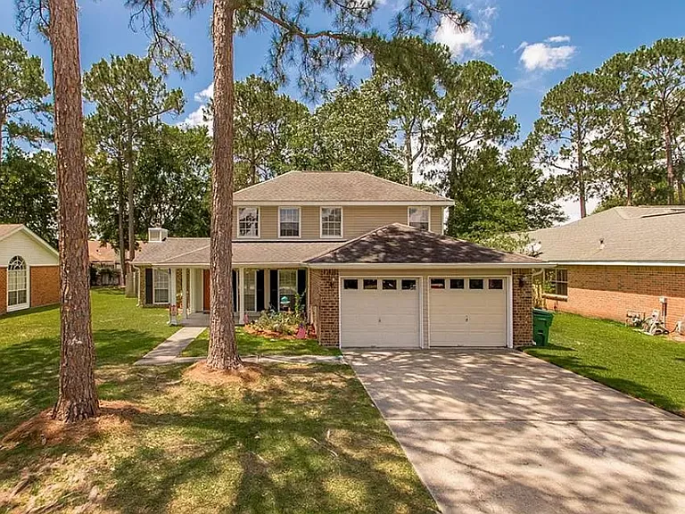 105 Larchwood Dr — Photo 25