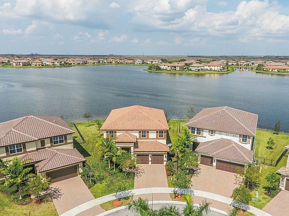 3rd image of 8681 Lakeside Bend