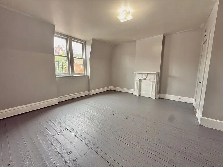 2271 Vine St — Photo 21
