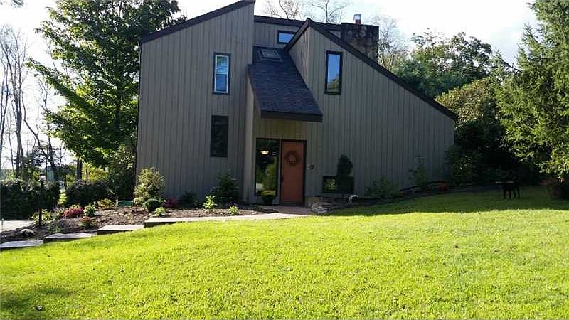 1st image of 3 Woodstone Dr