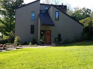 3 Woodstone Dr, Greensburg, PA 15601
