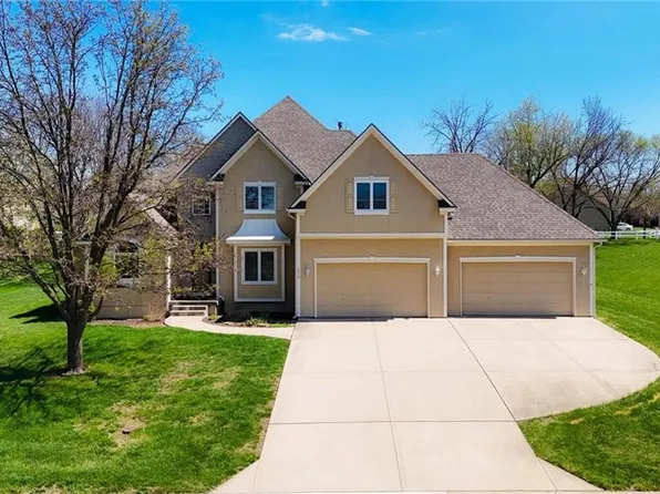 1019 Coachlight Ct, Lees Summit, MO 64081