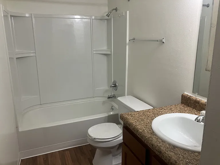 Windsor Place Apartments — Photo 150