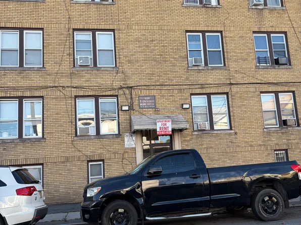 420 E 26th St, Paterson, NJ