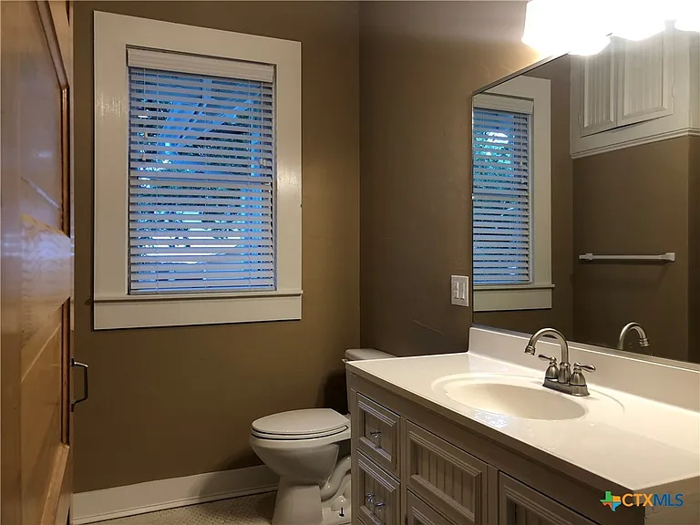 414 W San Antonio St — Photo 13
