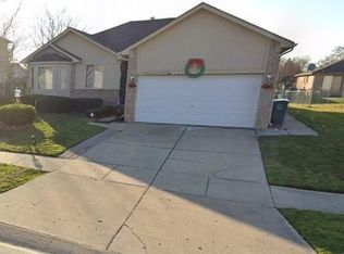 2100 Newburgh Dr, Troy, MI