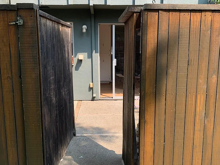 419 Alvarado Ave — Photo 17