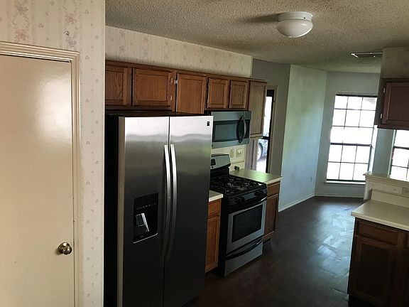 Kitchen includes Fridge, Built-in MIcrowave, Dishwasher & Gas Stove