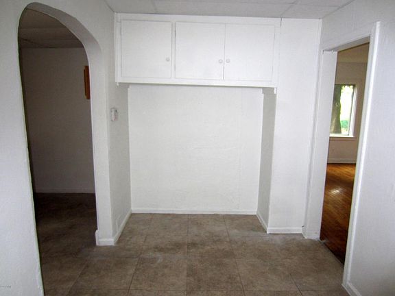 5th image of 2491 Capital Ave SW
