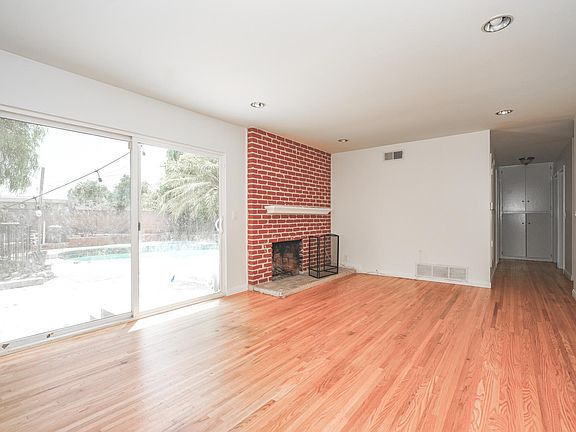 4th image of 1322 S Courson Dr