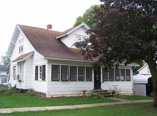 216 W Locust St, Lanark, IL 61046