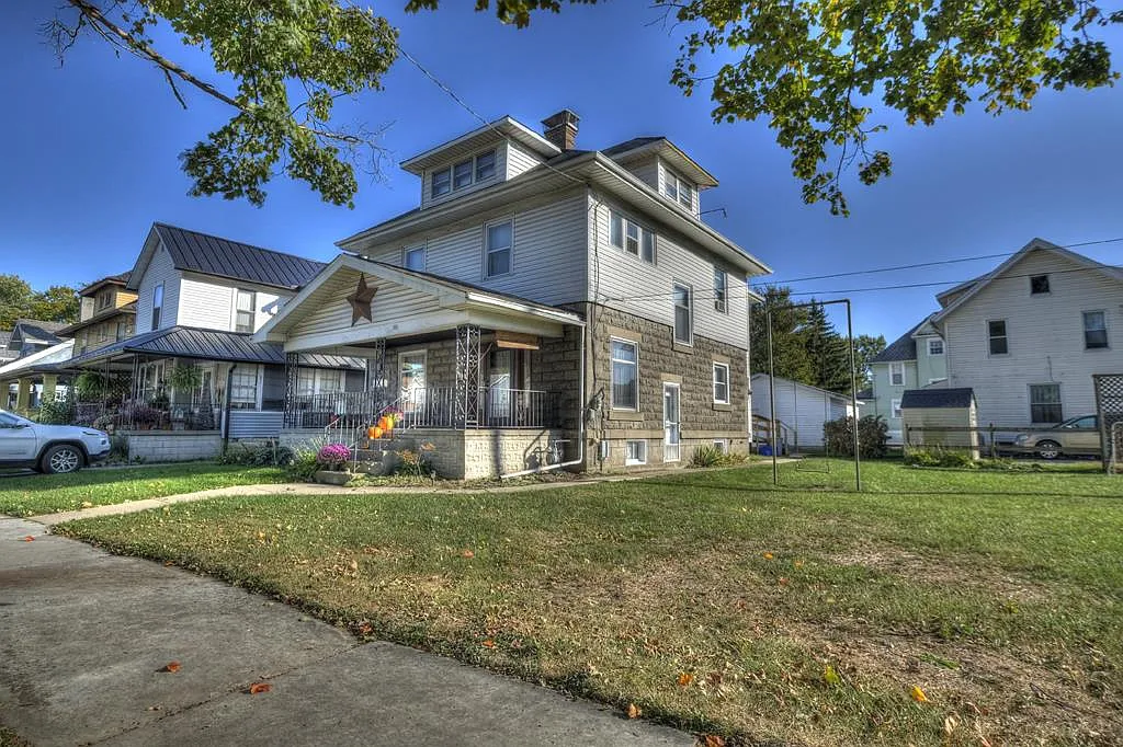 681 E Church St photo 1