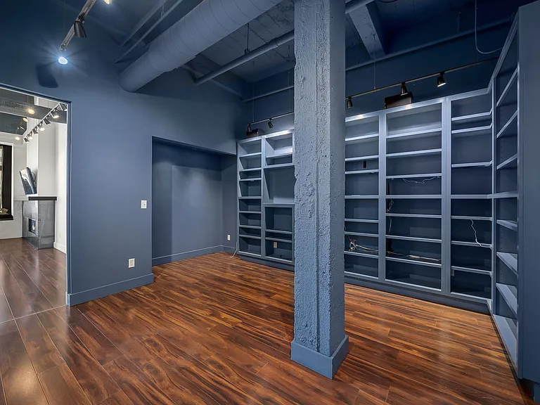 3010 Locust St #208 — Photo 21