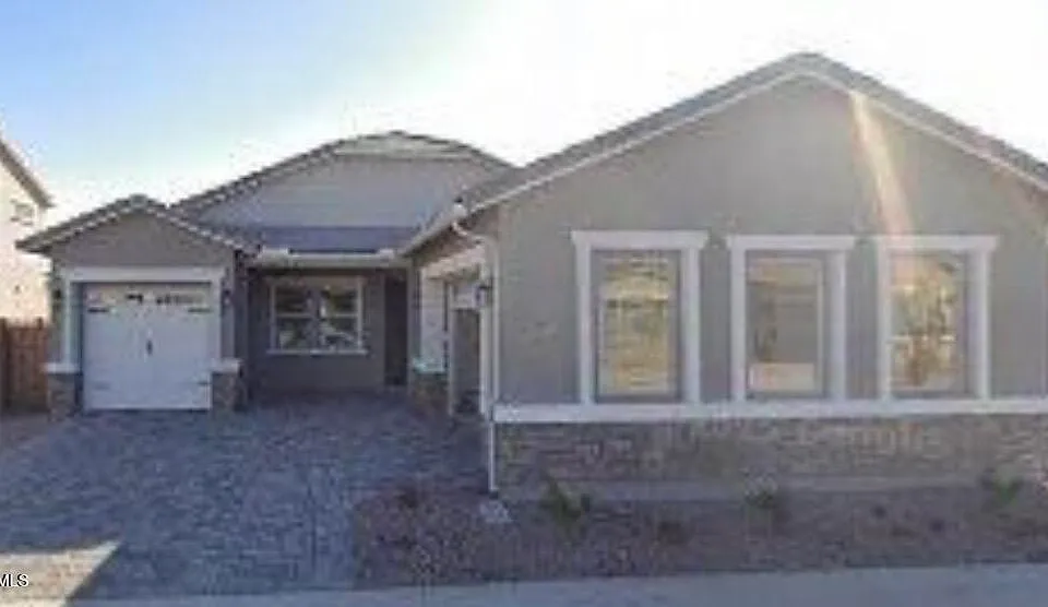 21857 E Saddle Ct