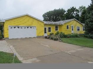 202 2nd St, Garwin, IA 50632