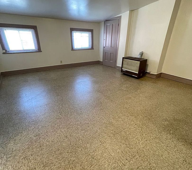 1st image of 93 Ann St Floor 3