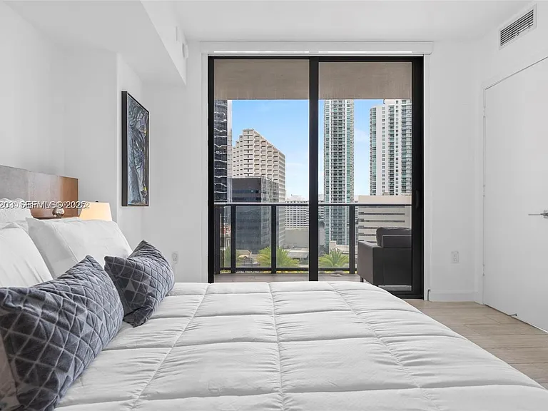 45 SW 9th St #1403 — Photo 12