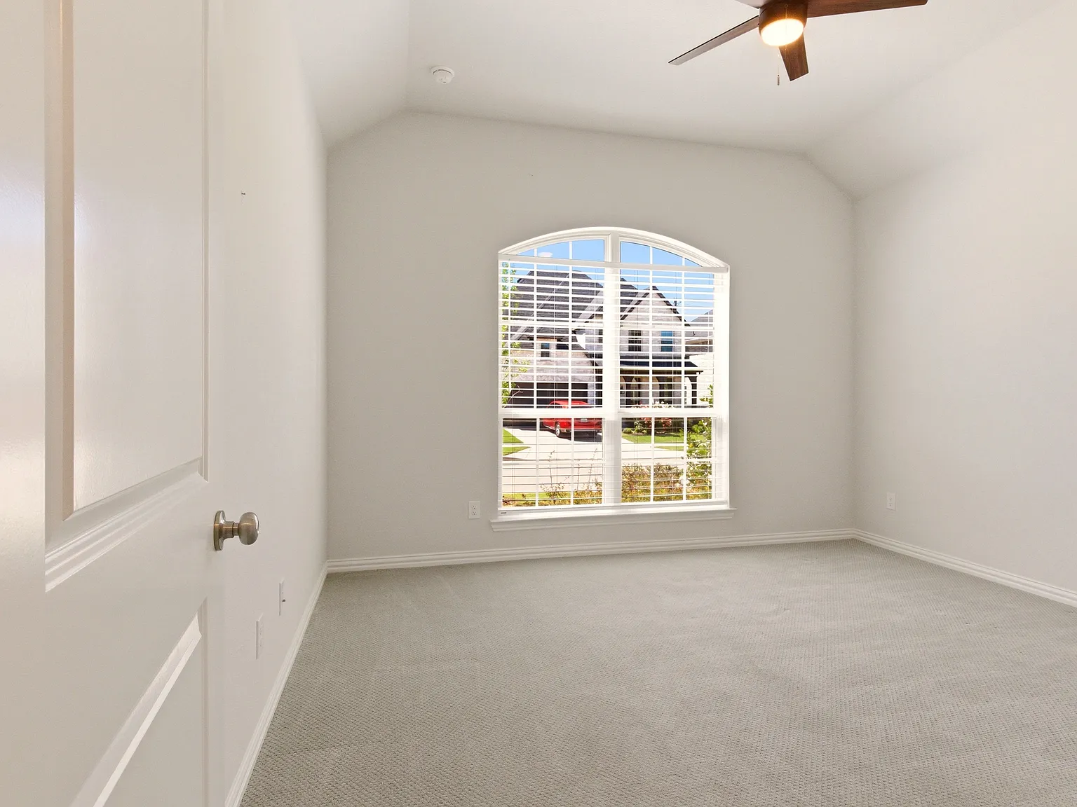 4 bed, 2426 sqft, $3,000 — Photo 4