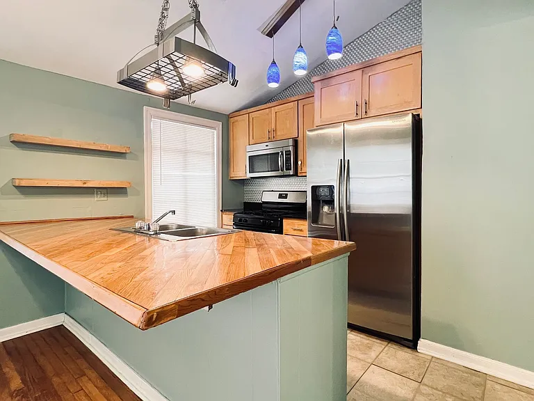 703 Upson St — Photo 8