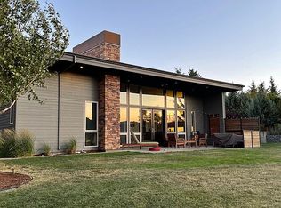 940 NW Strawberry Mountain Rd, White Salmon, WA