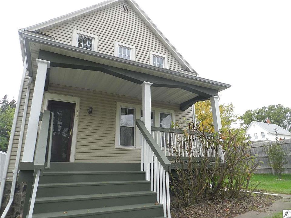 1st image of 823 N 9th Ave E