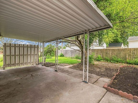 5th image of 67 Elaine Ct