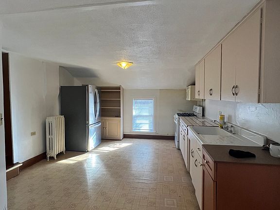 2nd image of 426 N Genesee St APT 2