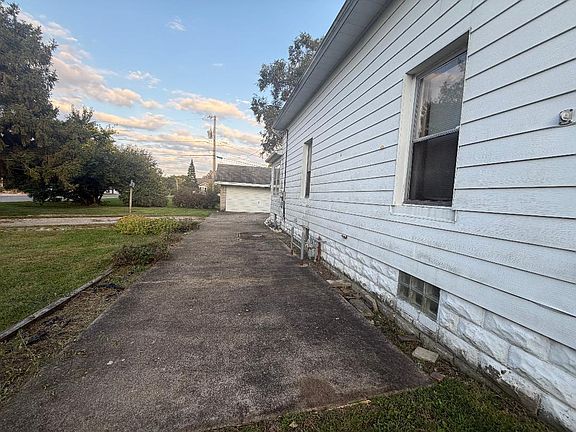 4th image of 702 Davis Ave
