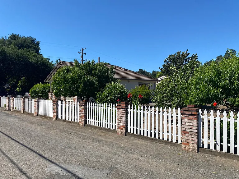 18190 Comstock Ave — Photo 24