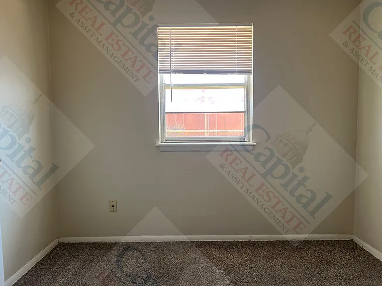 4304 NW 11th St — Photo 15