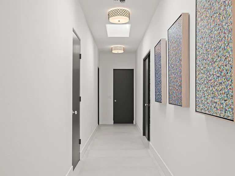 407 Desert Holly Dr — Photo 15
