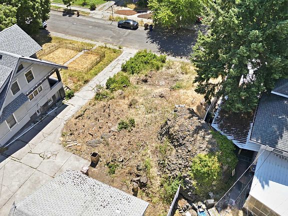 3rd image of 327 E 11th Ave