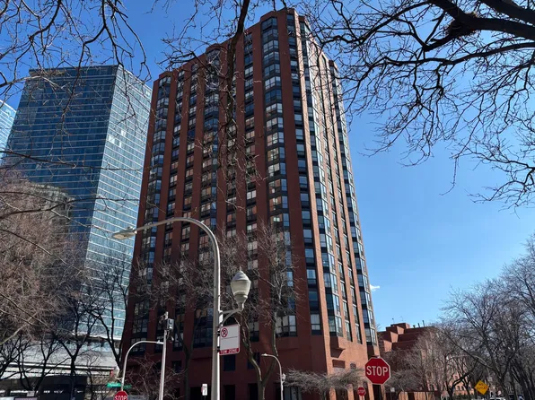 901 S Plymouth Ct APT 1402, Chicago, IL 60605
