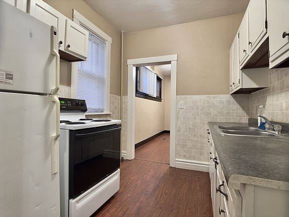 5th image of 319 E Washington St #7