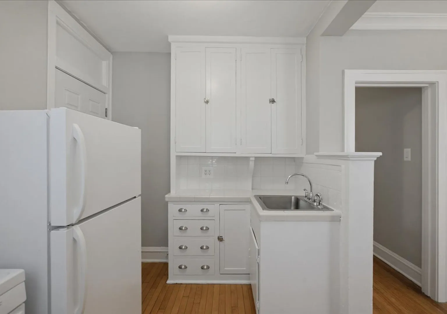 Large One Bedroom in Andersonville — Photo 3