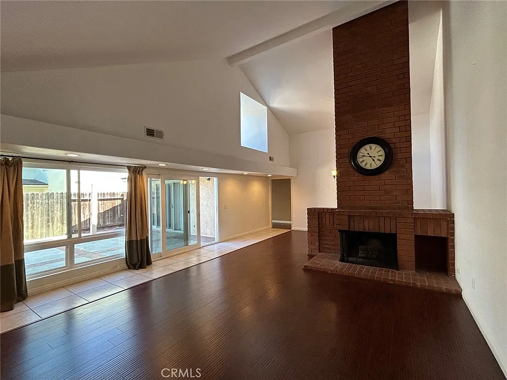 3 bed, 1702 sqft, $5,300 — Photo 3