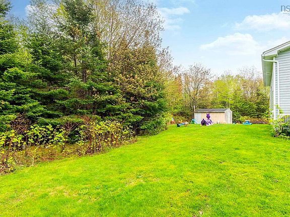 3rd image of 51 Beech Hill Rd